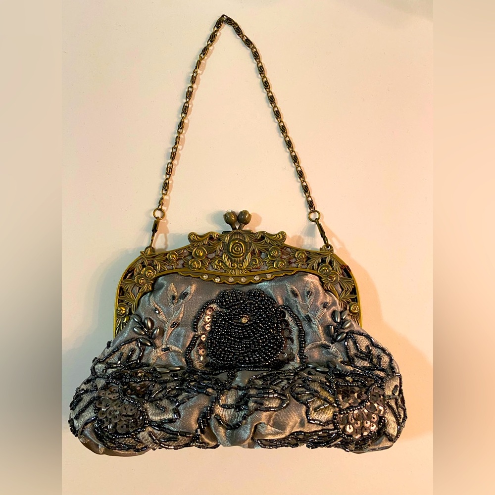 Woman’s Vintage Floral Beaded Clutch